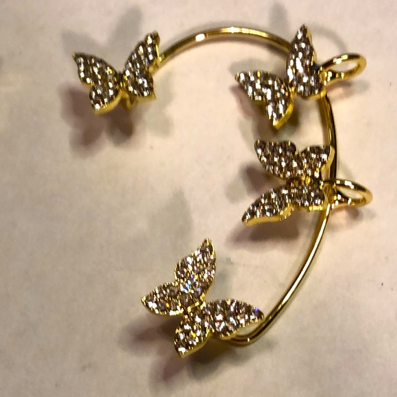 NIP Beautiful Sparkle Butterfly Goldtone Ear Cuffs. Just in time for SPRING🦋 - Picture 5 of 12